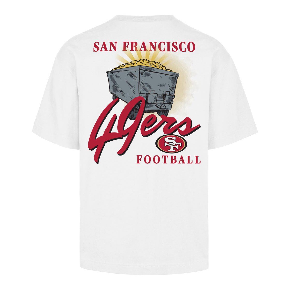 Playera Manga Corta ’47 San Francisco 49ers NFL Script color blanco, manga corta y cuello redondo, estampado 49ers rojo y logo SF en el pecho izquierdo, gráfico trasero con vagón minero gris y carga dorada, letras 49ers rojas e inscripciones SAN FRANCISCO y FOOTBALL.