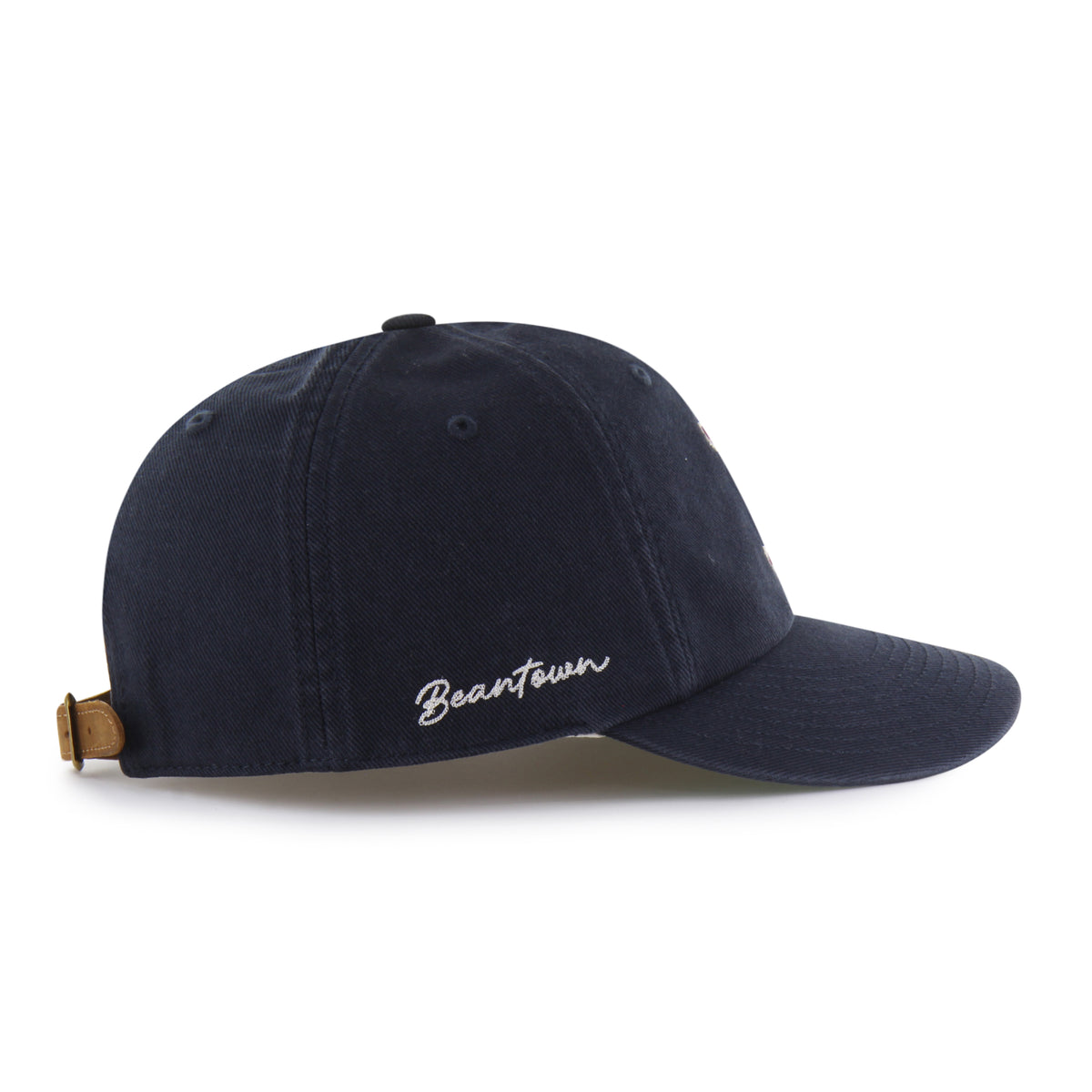 Gorra Boston Red Sox '47 Clean Up Round Visor azul marino, visera redonda, bordado Chain Side Stitch en lateral, logo Red Sox al frente, emblema '47 en lateral izquierdo