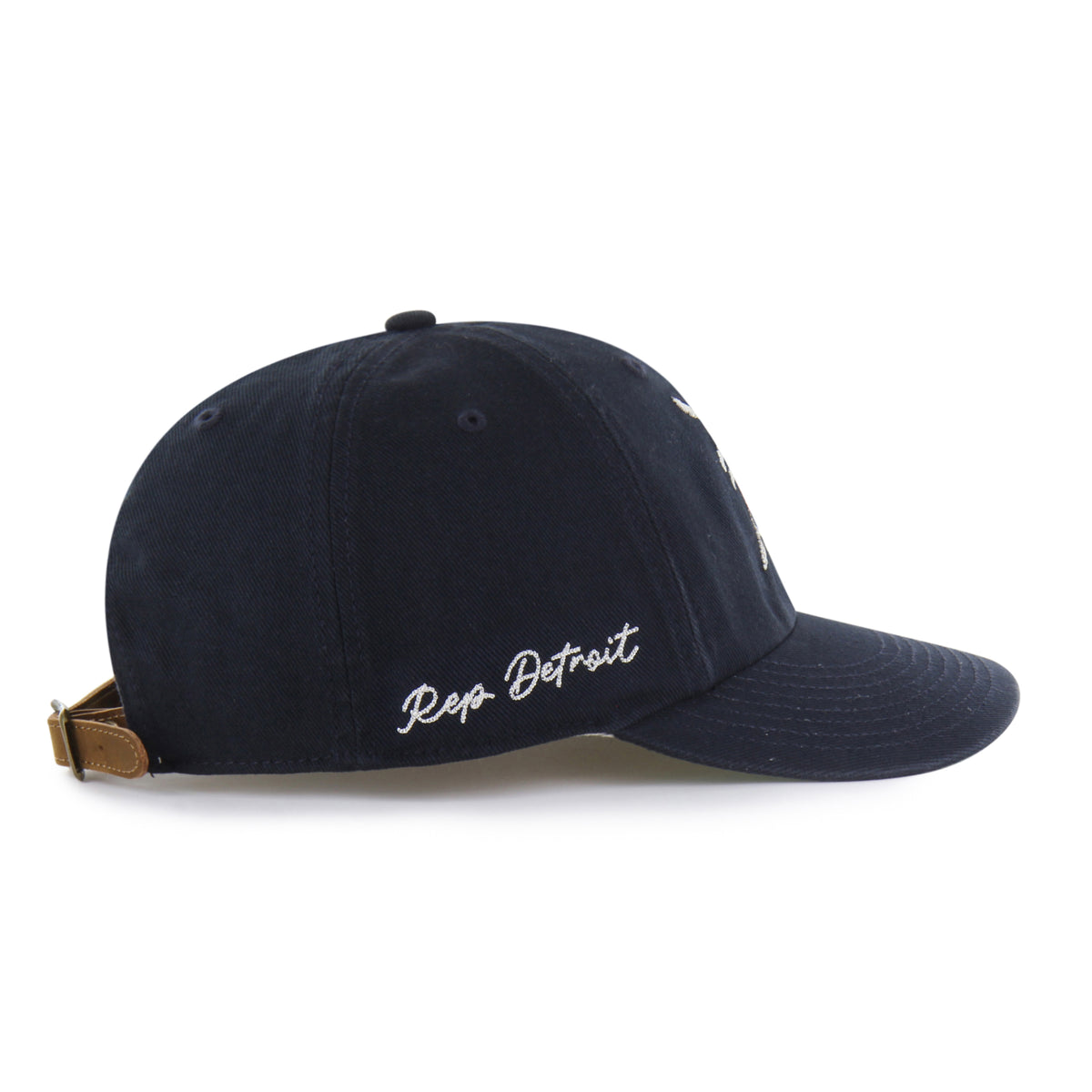 Gorra Detroit Tigers '47 Clean Up Round Visor azul marino, visera redonda, bordado Chain Side Stitch en lateral, logo Tigers al frente, emblema '47 en lateral izquierdo