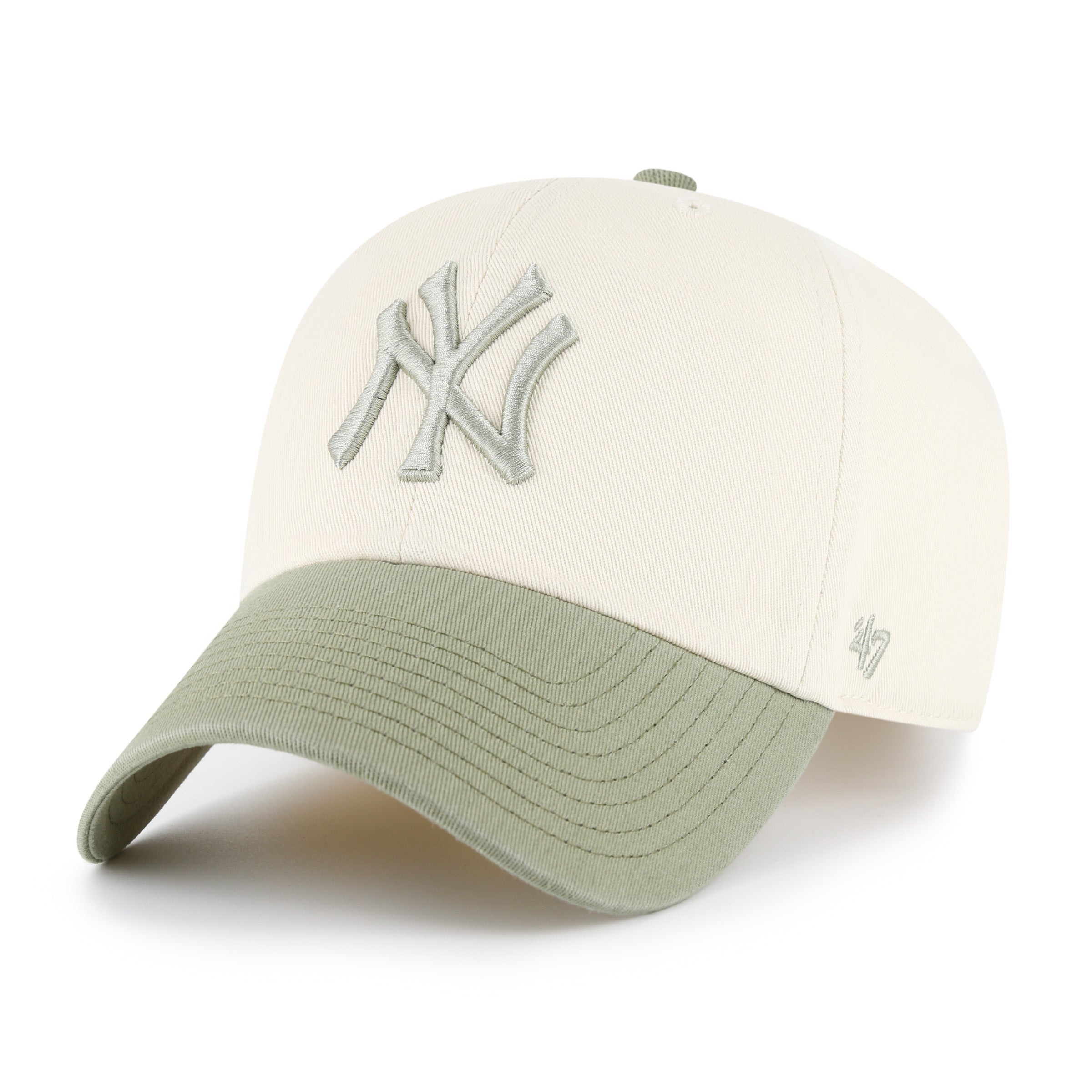 Gorra '47 Clean Up Two Tone de New York Yankees en color natural y verde olivo, algodón curva sin estructura con strapback ajustable y logo bordado MLB al frente
