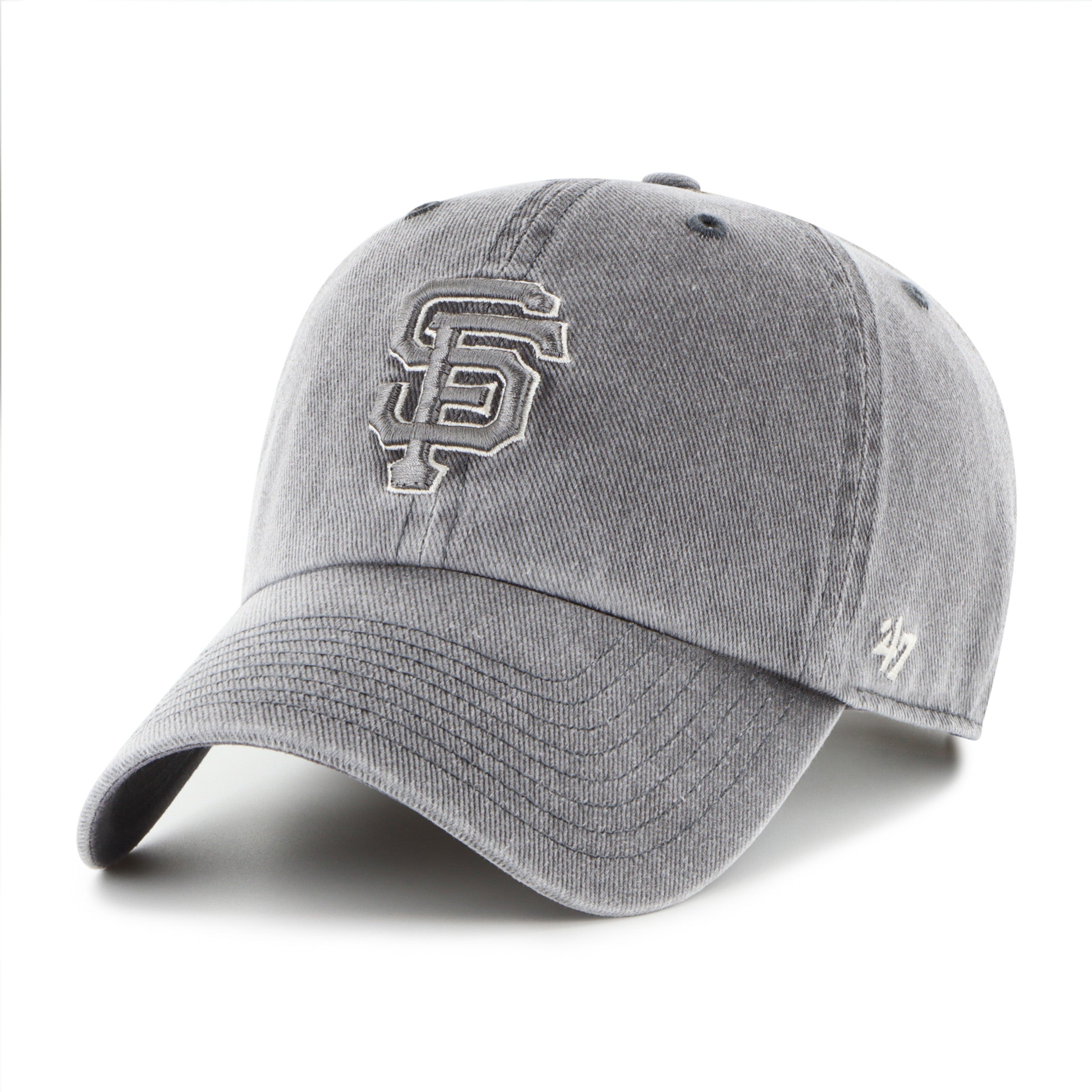 Gorra '47 Clean Up San Francisco Giants MLB Pigment en algodón negrocon efecto deslavado, visera curva sin estructura con logo de los Giants bordado al frente y emblema '47 en el lateral, cierre strapback ajustable