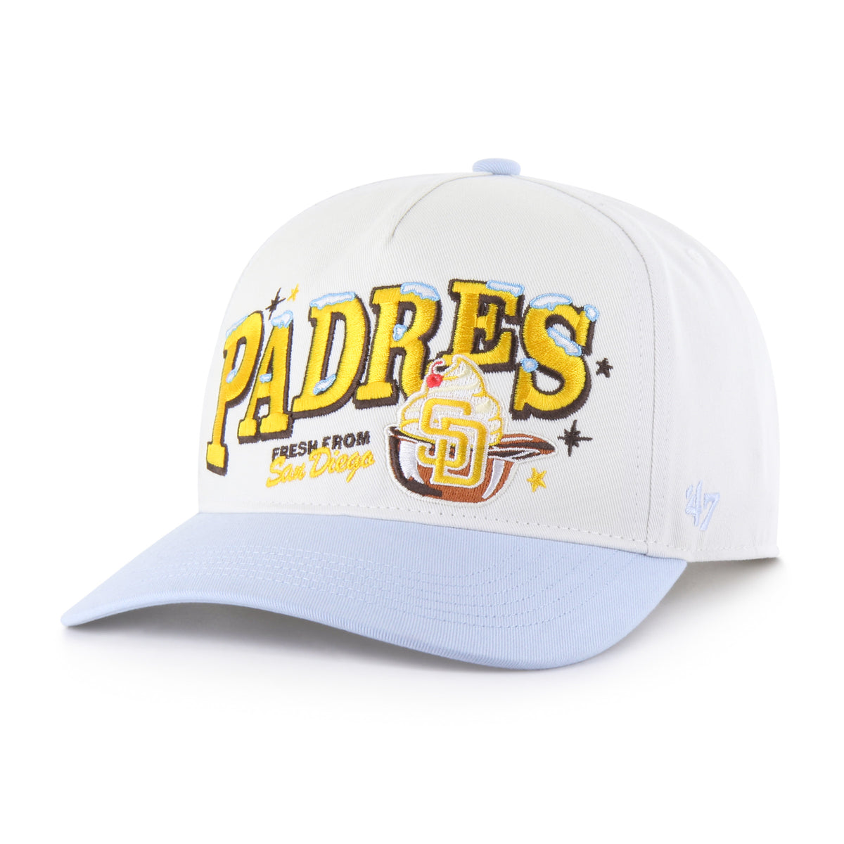 San Diego Padres MLB Ice Cream ’47 Hitch RF color Beige, corona beige claro y visera azul claro semicurva, bordado frontal PADRES amarillo con detalles de helado, casco café con helado y logo SD amarillo, inscripción FRESH FROM San Diego, emblema ’47 azul claro lateral y ajuste snapback.