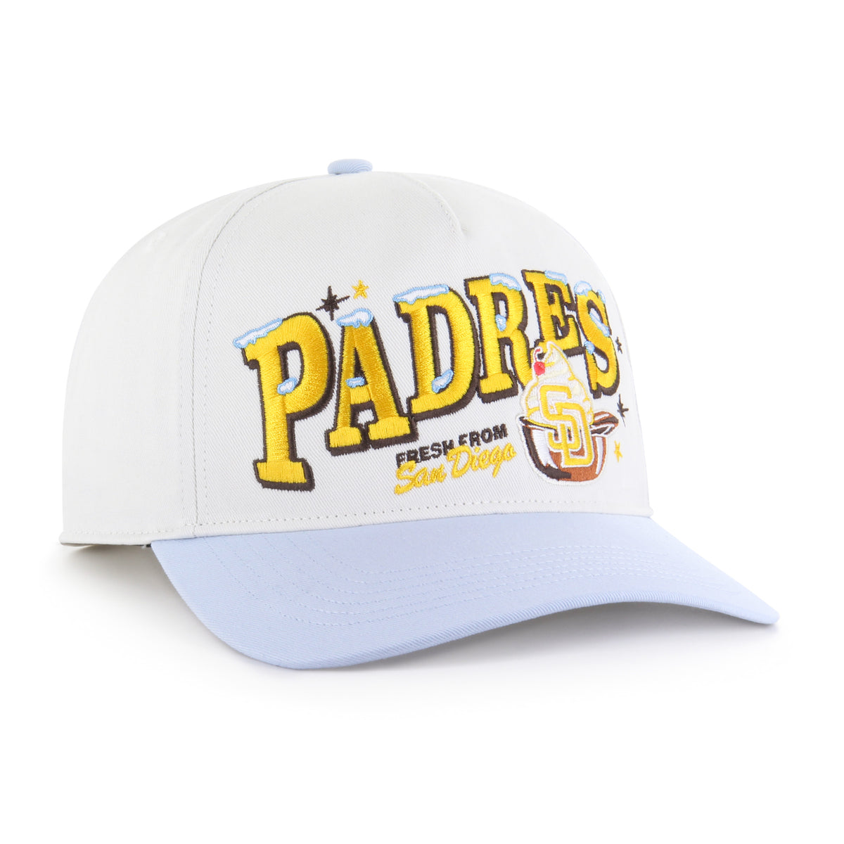 San Diego Padres MLB Ice Cream ’47 Hitch RF color Beige, corona beige claro y visera azul claro semicurva, bordado frontal PADRES amarillo con detalles de helado, casco café con helado y logo SD amarillo, inscripción FRESH FROM San Diego, emblema ’47 azul claro lateral y ajuste snapback.