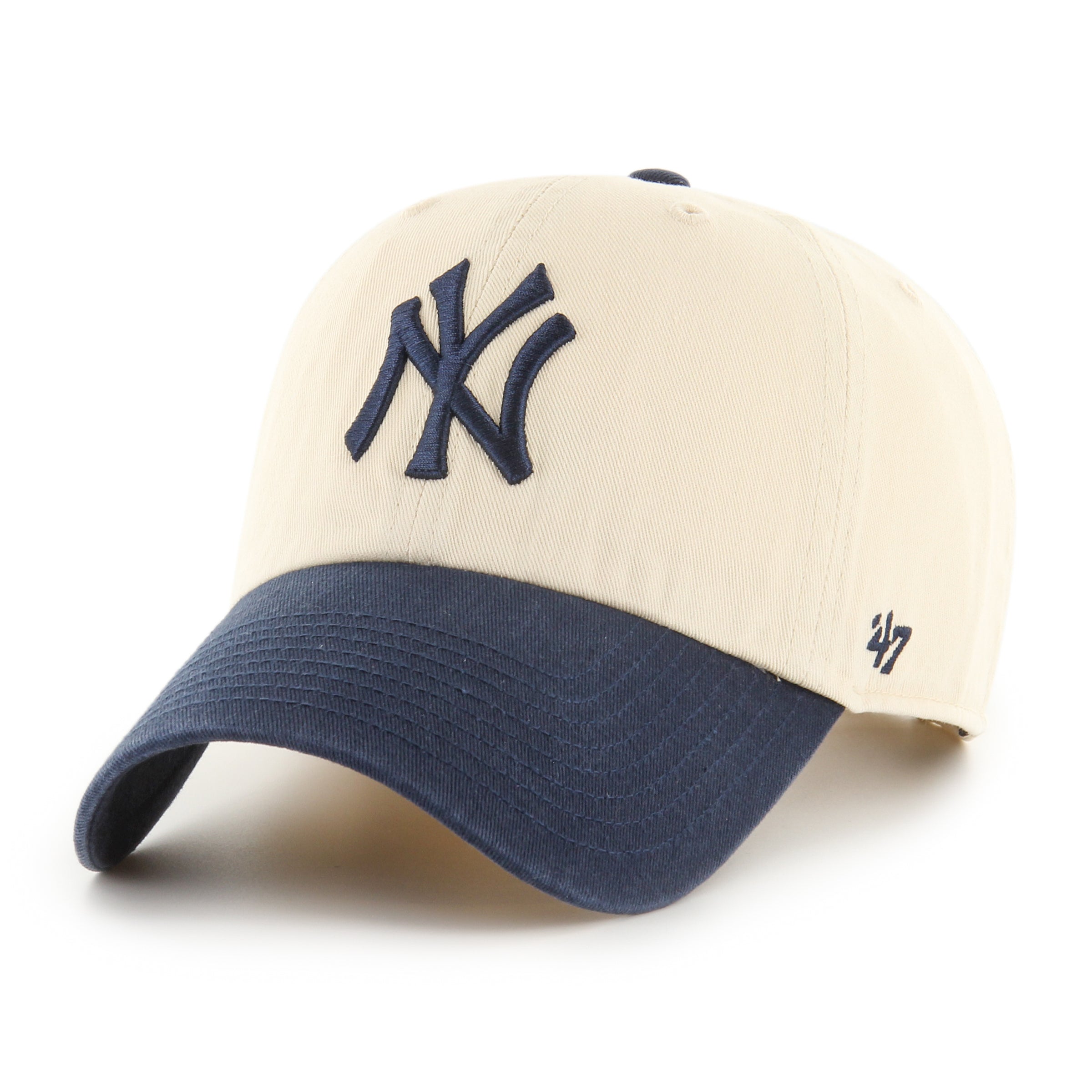 Gorra '47 Clean Up Two Tone de New York Yankees en color natural y azul marino algodón curva sin estructura con strapback ajustable y logo bordado MLB al frente