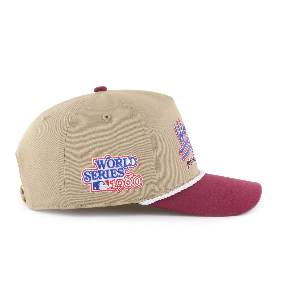 MLB World Series Rivalry Phillies vs Royals ’47 Hitch color Caqui 80, corona caqui y visera vino semicurva con cordón blanco, bordado World Series con pelota 1980, nombres Phillies y Royals y estrellas multicolor al frente, emblema World Series 1980 lateral derecho, emblema ’47 blanco lateral izquierdo y ajuste snapback.