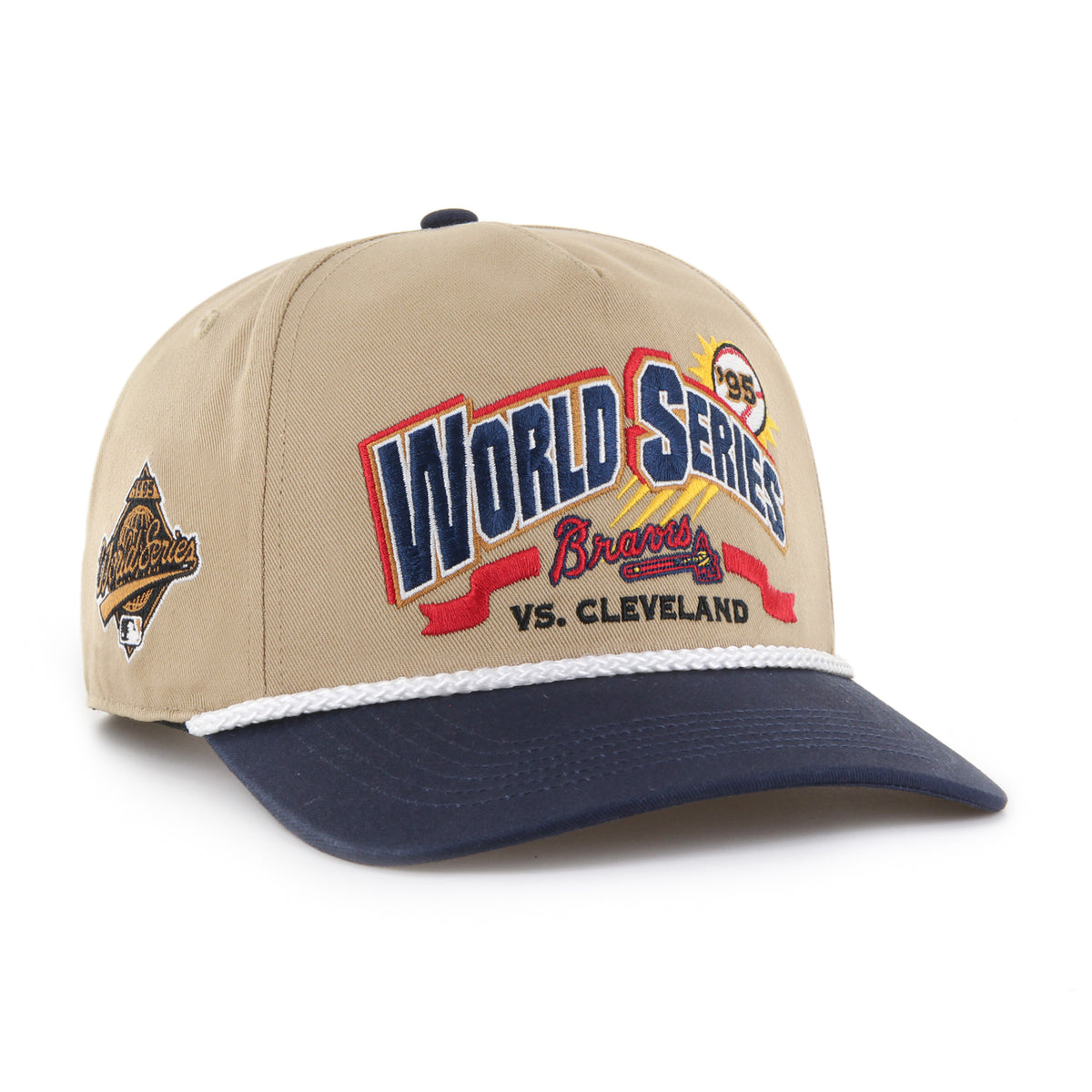 MLB World Series Rivalry Braves vs Cleveland ’47 Hitch color Caqui 95, corona caqui y visera azul marino semicurva con cordón blanco, bordado World Series 1995 con logo Braves e inscripción VS. CLEVELAND al frente, emblema World Series 1995 lateral derecho, emblema ’47 blanco lateral izquierdo y ajuste snapback.
