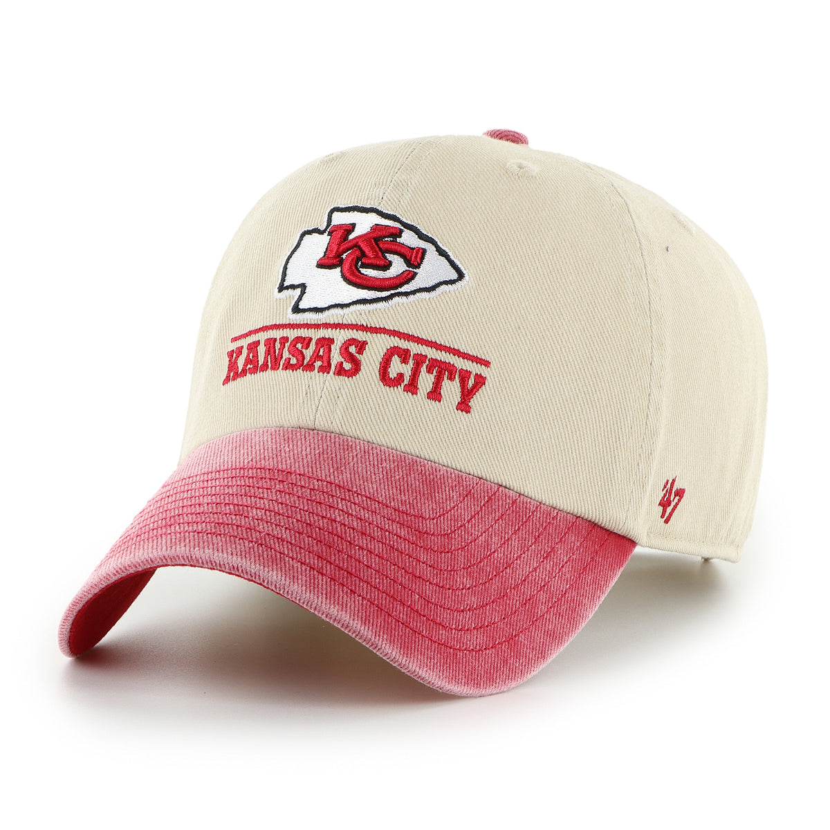 Gorra '47 Clean Up Kansas City Chiefs NFL Logo Line Two Tone color Beige en algodón, logo y nombre Chiefs bordado al frente y strapback ajustable
