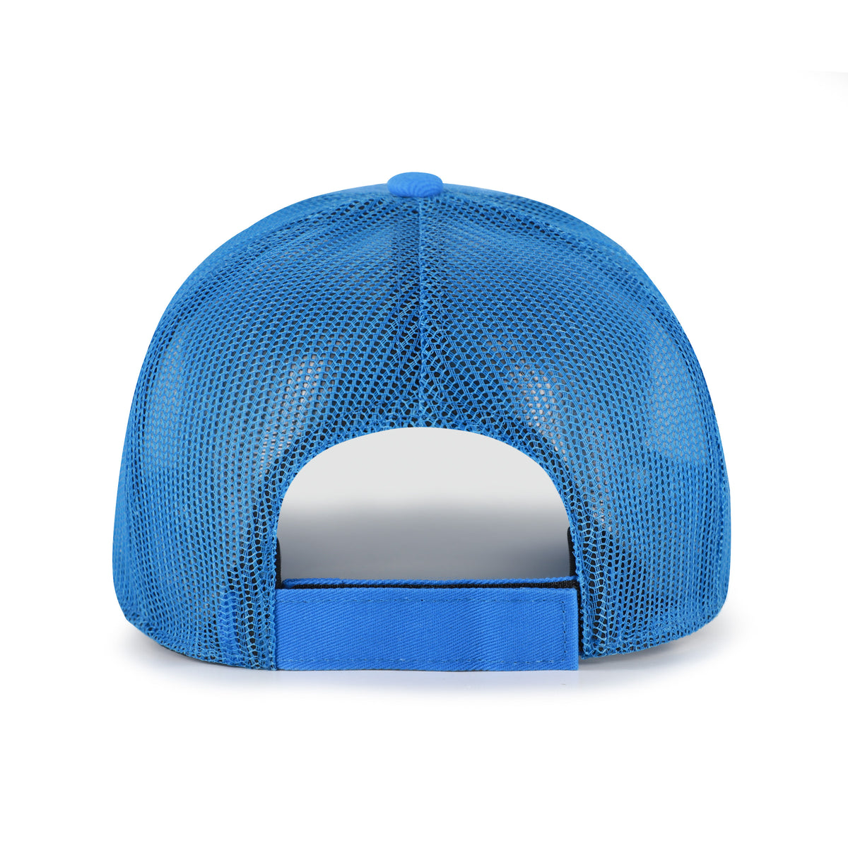 Detroit Lions NFL Roadway Strap ’47 Trucker color Frambuesa azul, frente y malla azules, visera azul semicurva, parche blanco con borde gris, logo del león e inscripciones LIONS y DETROIT al frente, emblema ’47 blanco lateral y cierre trasero ajustable de velcro.