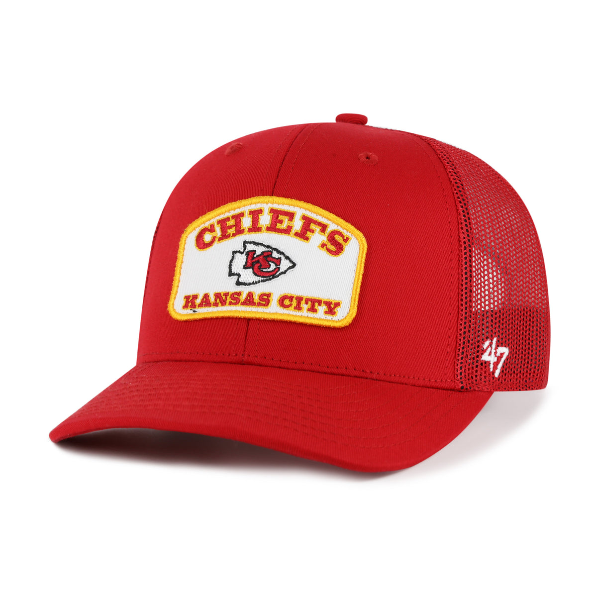 Kansas City Chiefs NFL Roadway Strap ’47 Trucker color Rojo, frente y malla rojos, visera roja semicurva, parche blanco con borde amarillo, logo KC e inscripciones CHIEFS y KANSAS CITY al frente, emblema ’47 blanco lateral y cierre trasero ajustable de velcro.