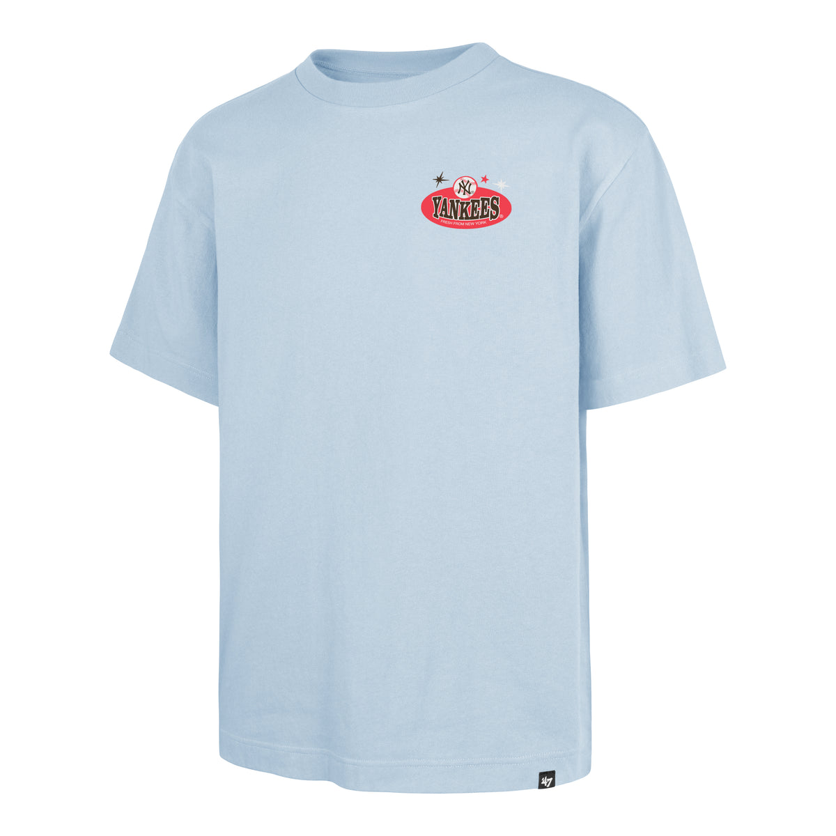 Playera Manga Corta ’47 New York Yankees MLB Ice Cream color azul claro, corte regular y cuello redondo, estampado pequeño Yankees y logo NY en el pecho izquierdo, gráfico trasero con letras YANKEES rojas, casco azul con helado, logo NY e inscripción Fresh from New York.