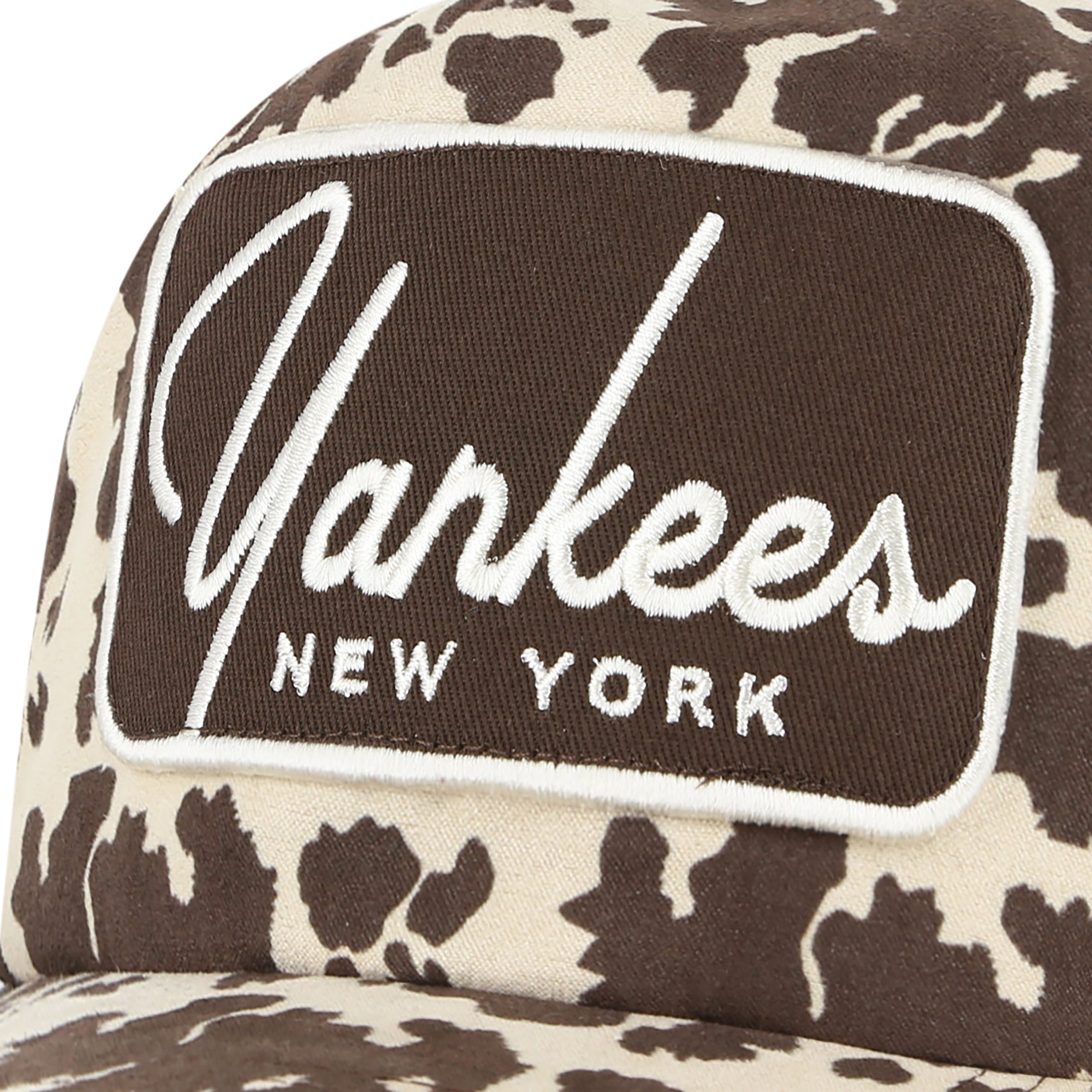 New York Yankees MLB Bessie Cow Print '47 Hitch