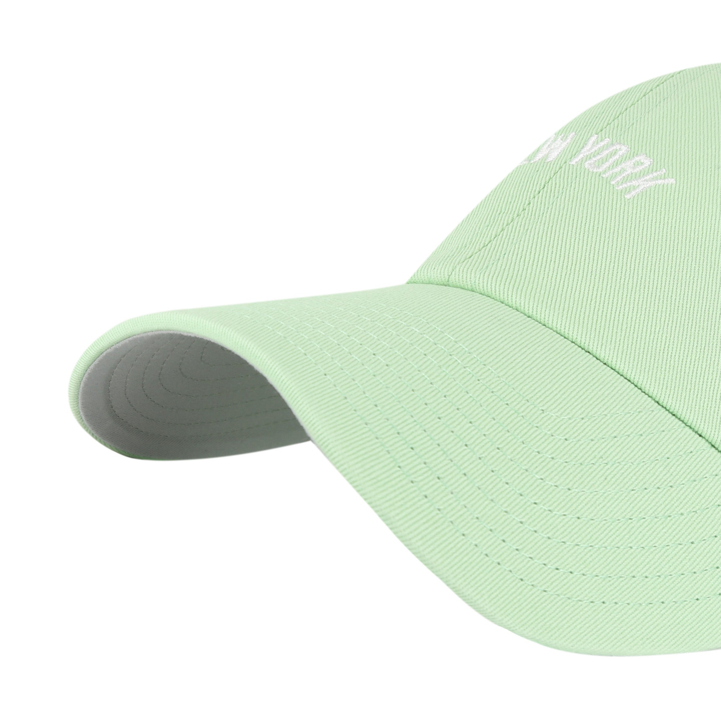 Gorra '47 Clean Up New York Yankees MLB Base Runner Script en algodón verde claro, visera curva sin estructura con logo script monochrome de los Yankees bordado al frente y emblema '47 en el lateral, cierre strapback ajustable