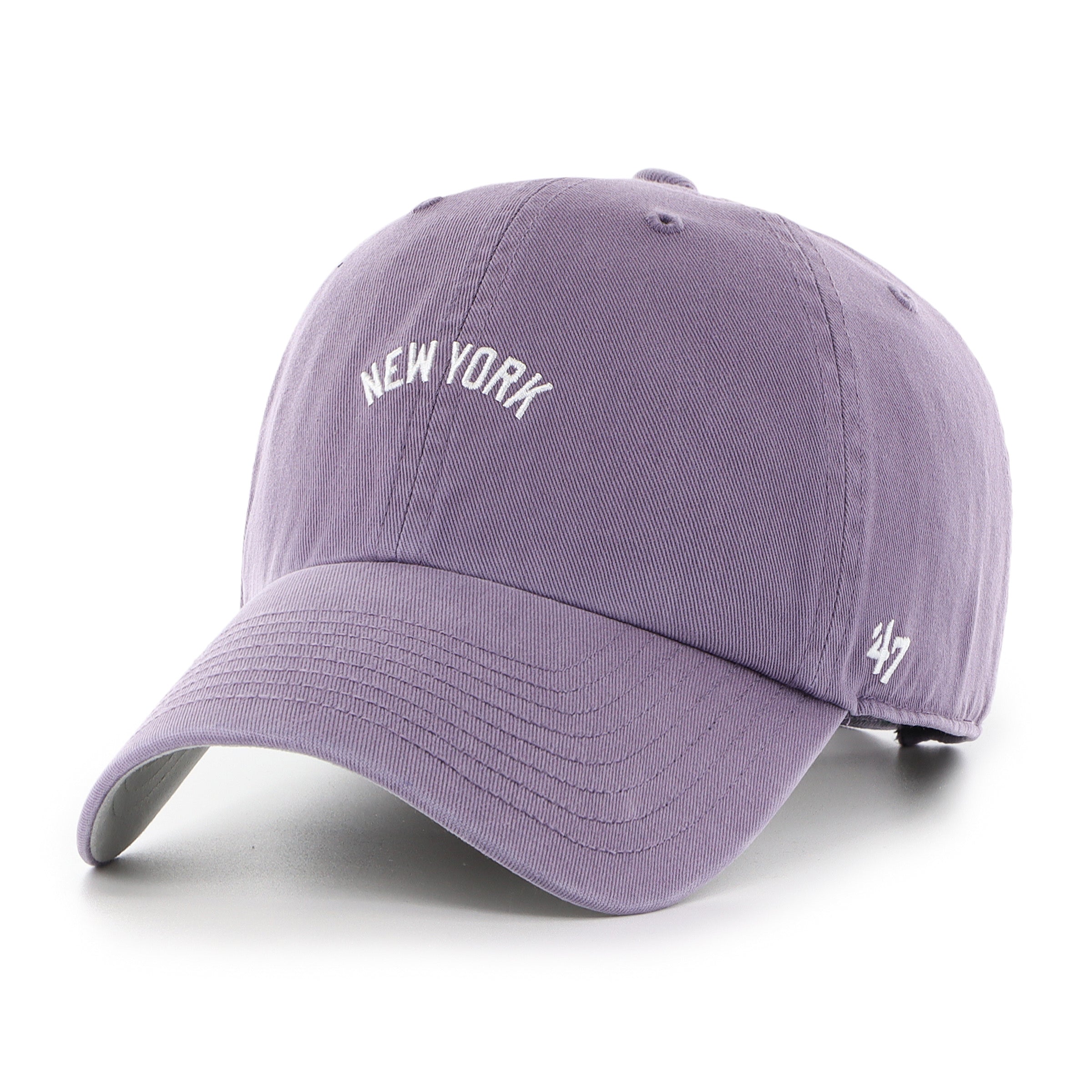 Gorra '47 Clean Up New York Yankees MLB Base Runner Script en algodón morado, visera curva sin estructura con logo script monochrome de los Yankees bordado al frente y emblema '47 en rosa en el lateral, cierre strapback ajustable