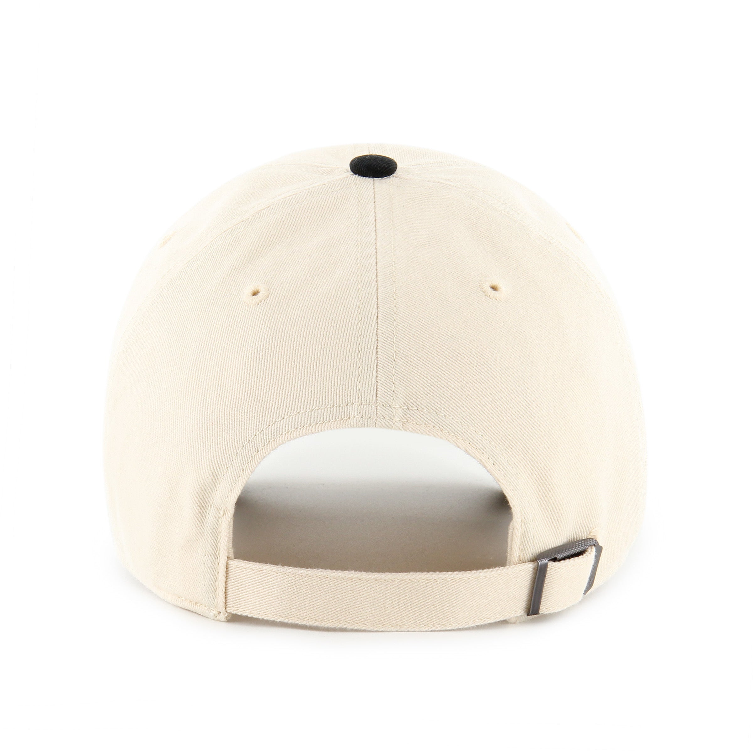 Gorra '47 Clean Up New York Yankees MLB Base Runner Two Tone en algodón beige con negro, visera curva sin estructura con logo script de los Yankees bordado al frente y emblema '47 en el lateral, cierre strapback ajustable