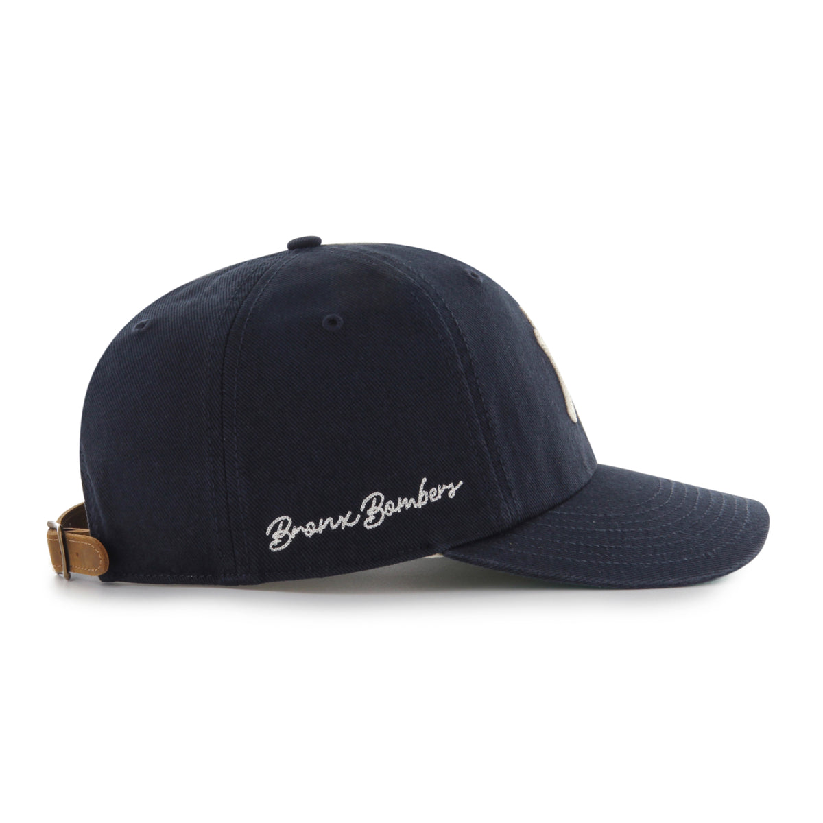 Gorra New York Yankees '47 Clean Up Round Visor azul marino, visera redonda, bordado Chain Side Stitch en lateral, logo Yankees al frente, emblema '47 en lateral izquierdo