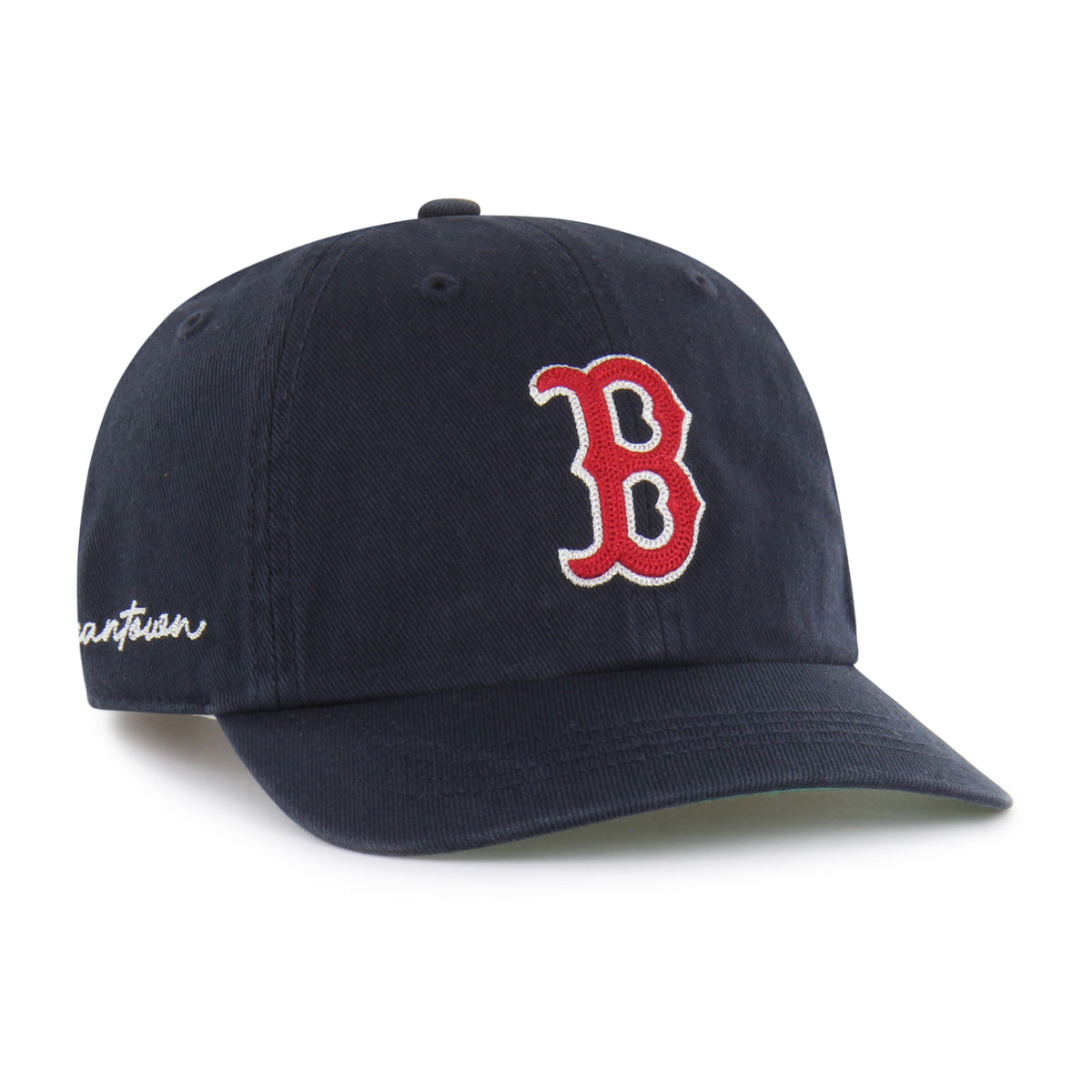 Gorra Boston Red Sox '47 Clean Up Short Visor azul marino, visera corta curva, bordado Chain Side Stitch en lateral, logo Red Sox al frente, emblema '47 en lateral izquierdo