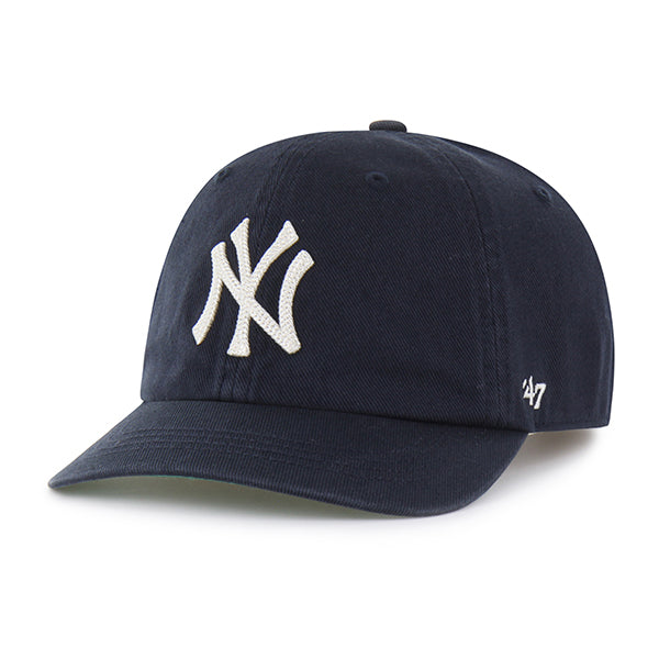 Gorra New York Yankees '47 Clean Up Short Visor azul marino, visera corta curva, logo Yankees bordado al frente, emblema '47 en lateral izquierdo