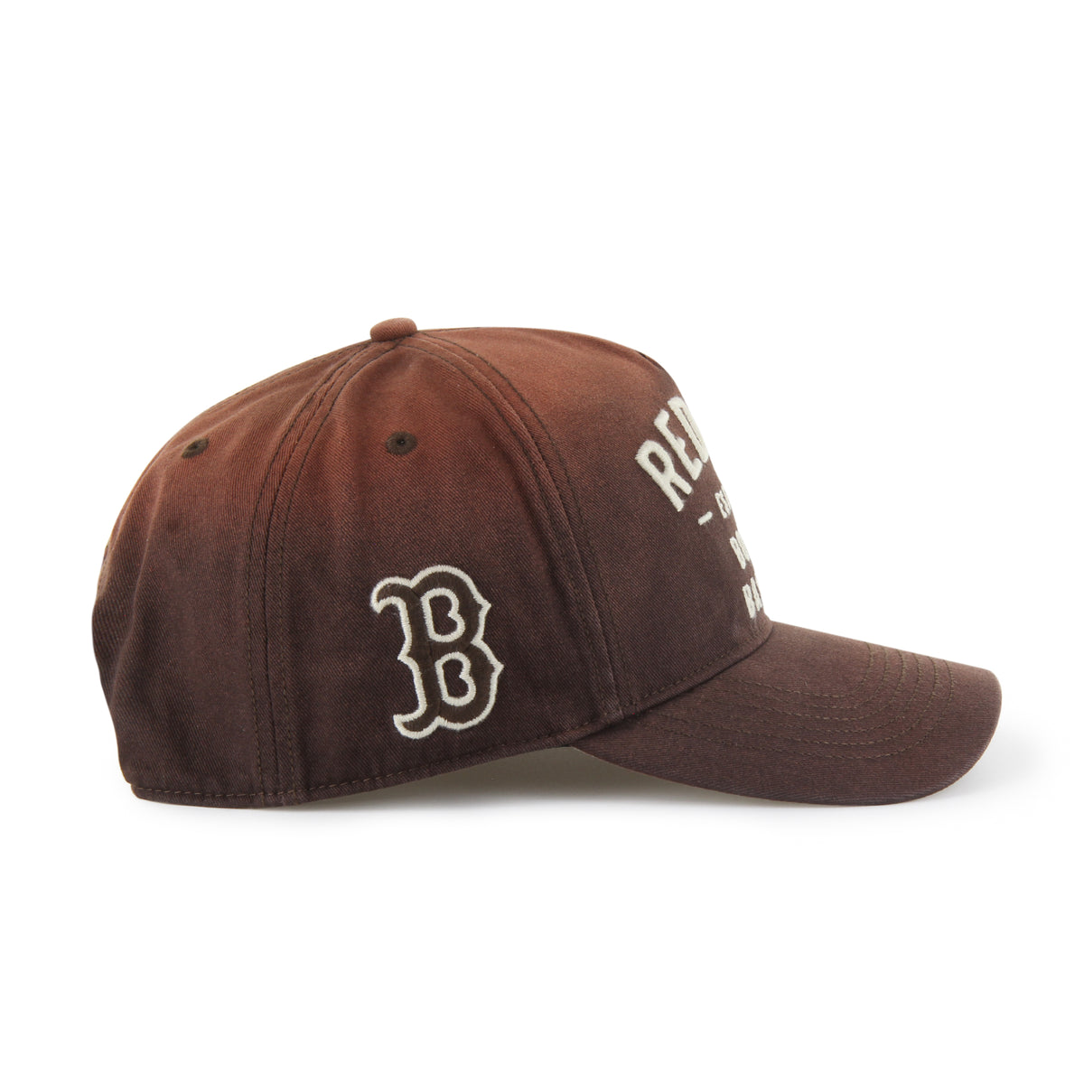 Gorra '47 Hitch RF Boston Red Sox MLB Dusted Laramie café en algodón con acabado desgastado, nombre Red Sox bordado al frente, logo lateral y snapback ajustable