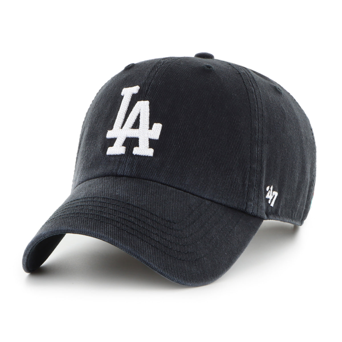 Los Angeles Dodgers MLB Roses ’47 Clean Up color Negro deslavado, visera curva, logo LA blanco bordado al frente, rosa roja con hojas verdes bordada en la parte trasera, emblema ’47 blanco lateral y ajuste strapback con hebilla metálica.