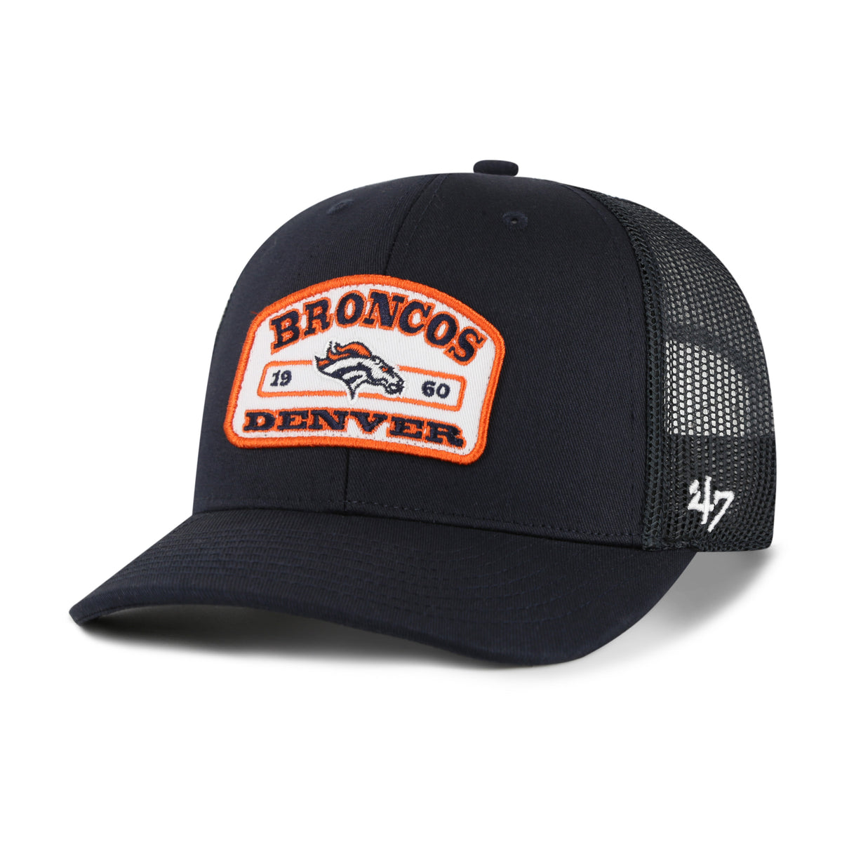 Denver Broncos NFL Roadway Strap ’47 Trucker color Azul marino, frente y malla azul marino, visera semicurva, parche blanco con borde naranja, logo de cabeza de caballo e inscripciones BRONCOS y DENVER al frente, emblema ’47 blanco lateral y cierre trasero ajustable de velcro.