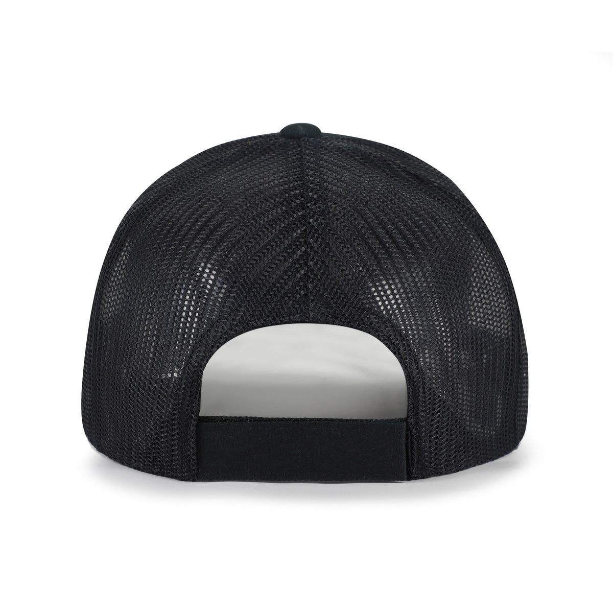 Pittsburgh Steelers NFL Roadway Strap ’47 Trucker color Negro, frente y malla negros, visera negra semicurva, parche blanco con borde amarillo, logo circular del equipo e inscripciones STEELERS y PITTSBURGH al frente, emblema ’47 blanco lateral y cierre trasero ajustable de velcro.