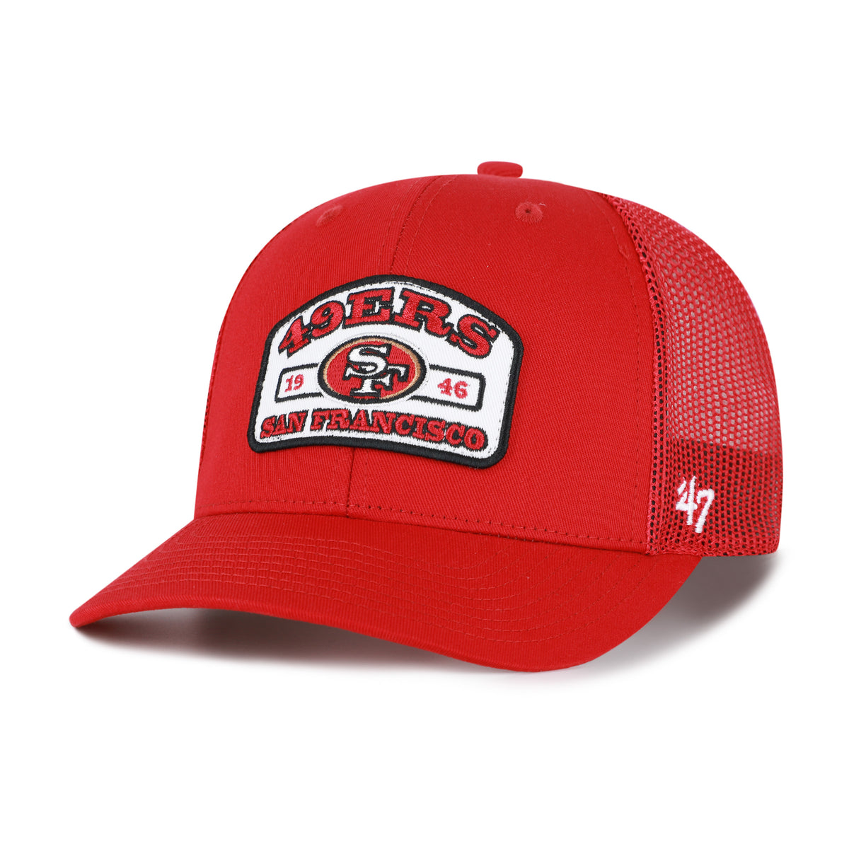 San Francisco 49ers NFL Roadway Strap ’47 Trucker color Rojo, frente y malla rojos, visera roja semicurva, parche blanco con borde negro, logo SF e inscripciones 49ERS y SAN FRANCISCO al frente, emblema ’47 blanco lateral y cierre trasero ajustable de velcro.