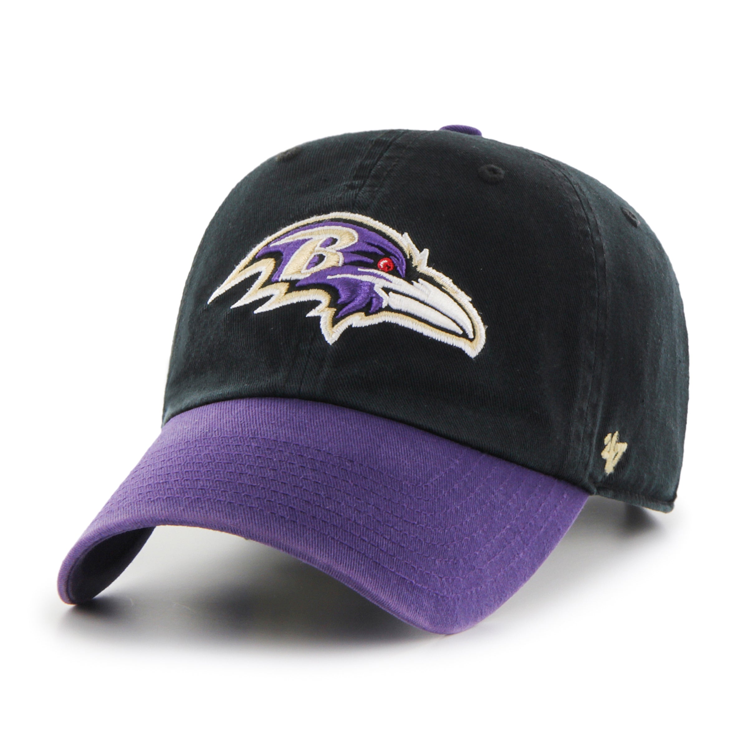 Gorra '47 Clean Up Baltimore Ravens NFL Two Tone en algodón negro, visera curva sin estructura con logo bordado de los Ravens al frente y emblema '47 en el lateral, cierre strapback ajustable