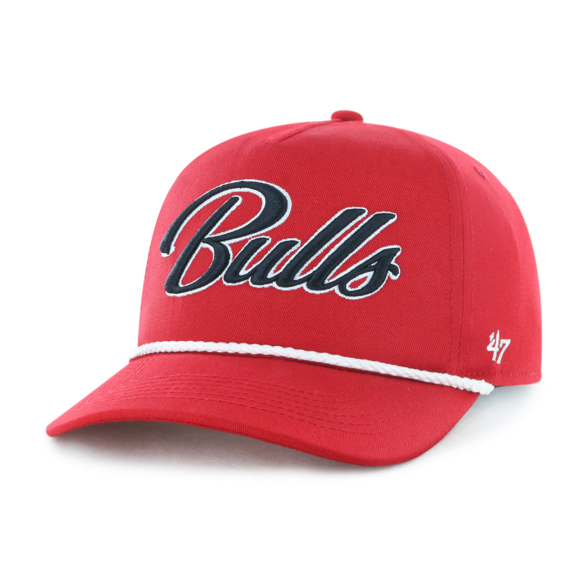 Gorra '47 Hitch Chicago Bulls NBA Overhand rojo en algodón con cordón en visor, nombre Bulls bordado al frente, logo lateral derecho y snapback ajustable