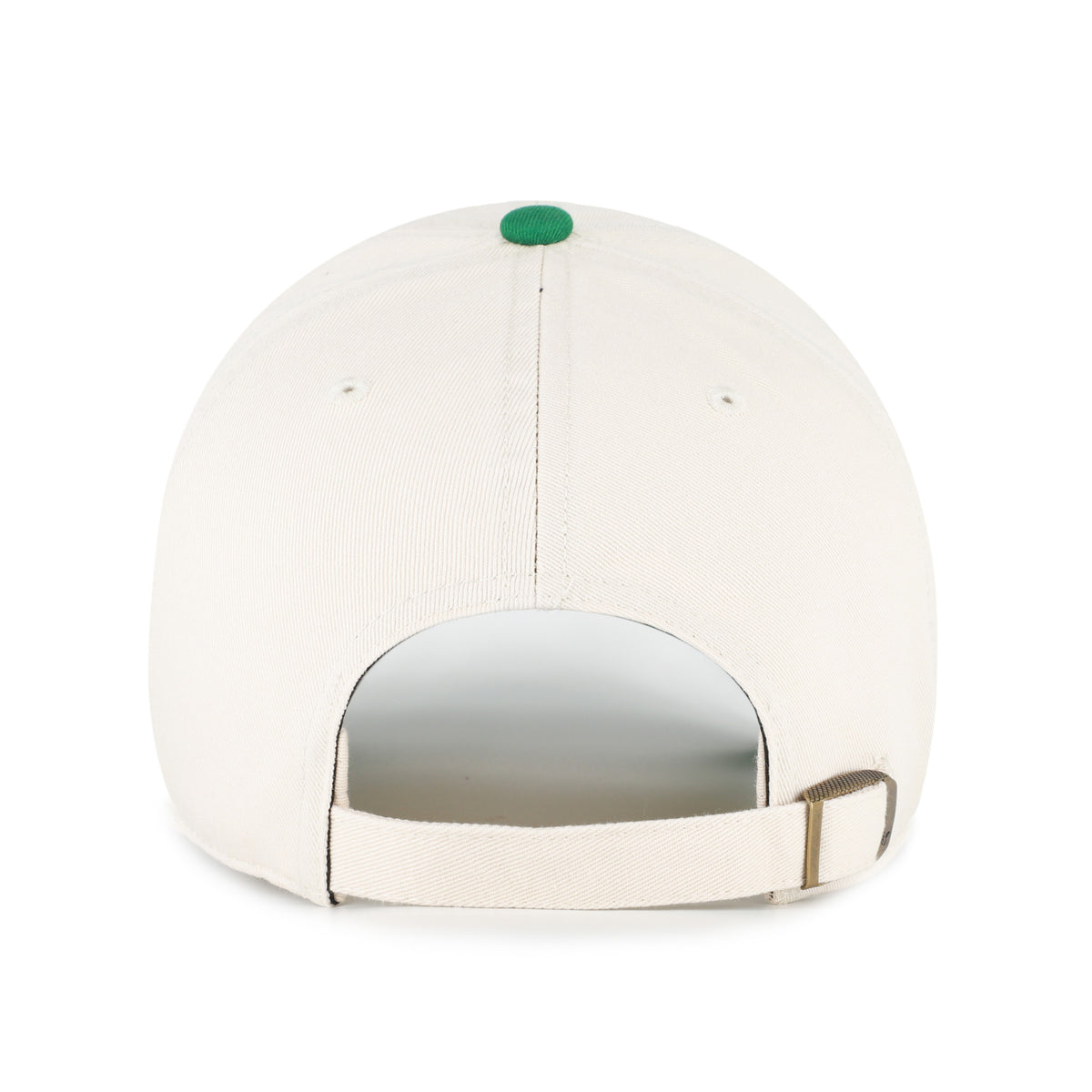 Boston Celtics NBA Windham ’47 Clean Up color Beige, corona beige claro y visera verde curva, emblema circular con trébol e inscripciones BOSTON, CELTICS y NATIONAL BASKETBALL ASSOCIATION bordadas al frente, emblema ’47 verde lateral y ajuste strapback.
