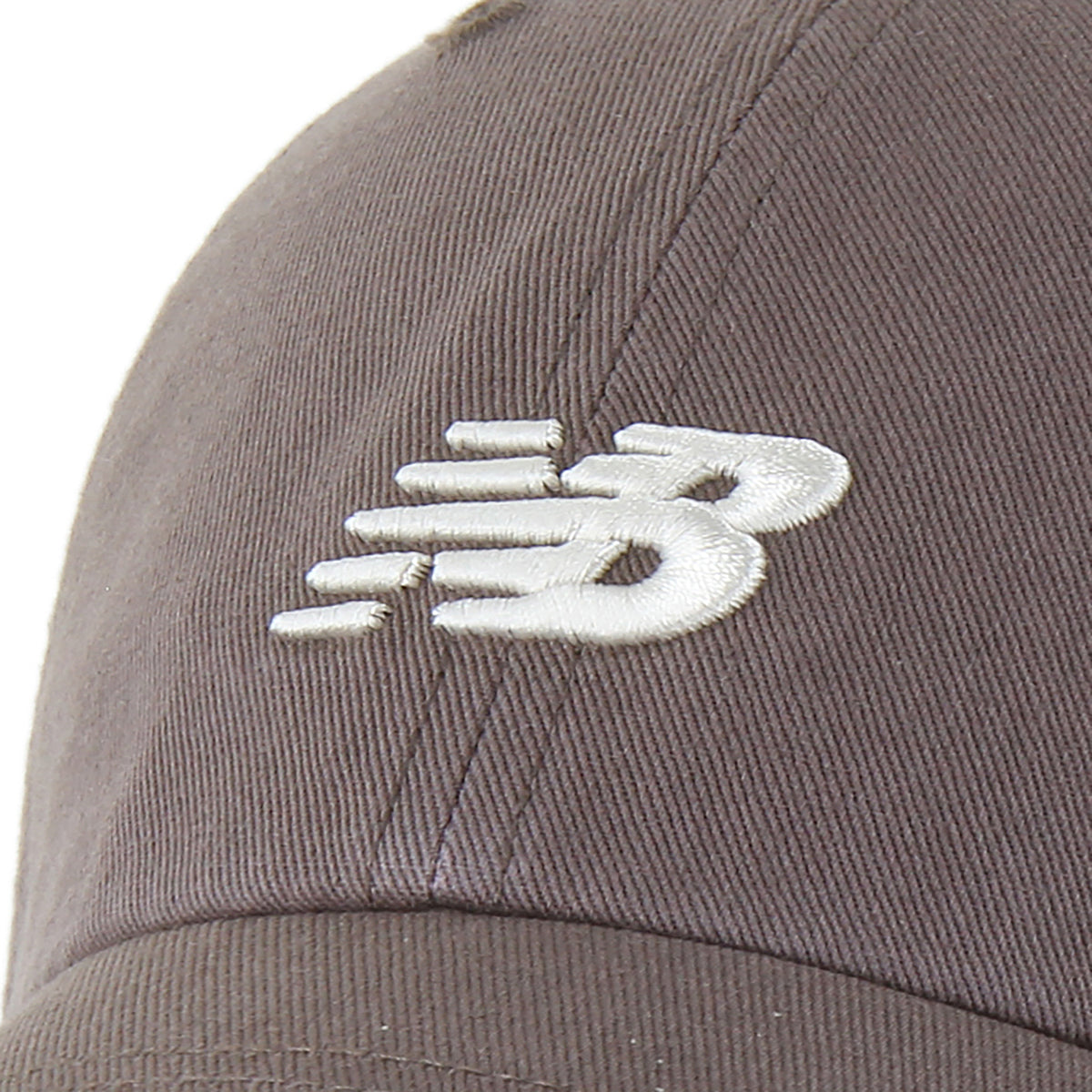 Gorra '47 Clean Up New Balance X '47 café en algodón, logo New Balance en blanco bordado al frente y strapback ajustable