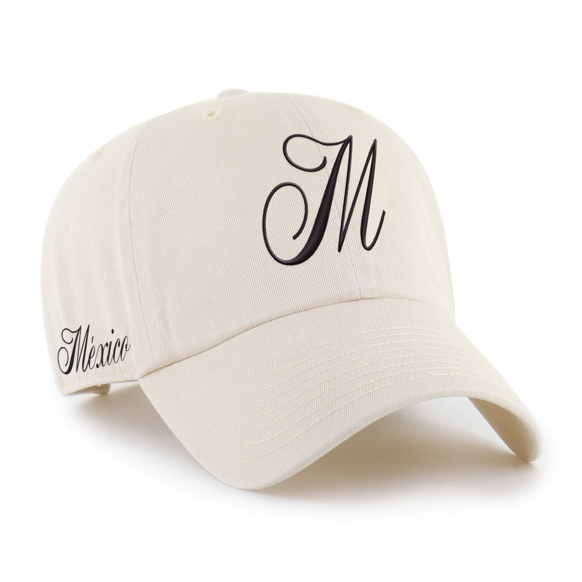 Gorra '47 Clean Up México Collection natural en algodón con M bordada al frente, nombre México bordado en lado derecho y strapback ajustable